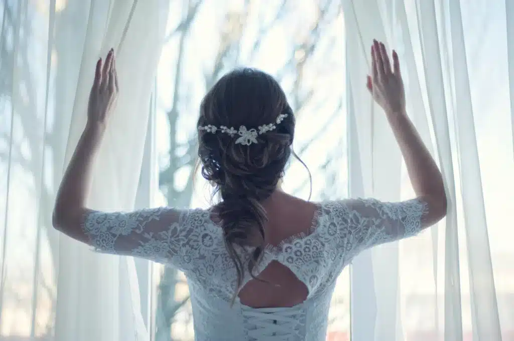 30 Captivating Line Drawing Wedding Concepts To Make Your Wedding Artful! 3 Line Drawing Wedding bride at a window