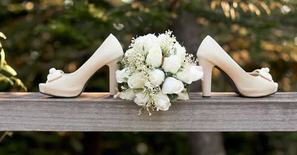 30 Captivating Line Drawing Wedding Concepts To Make Your Wedding Artful! 4 Line Drawing Wedding shoes